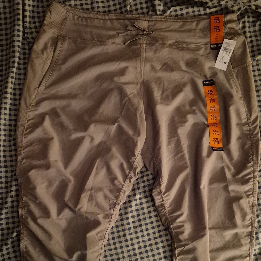 Women's Tan Capris